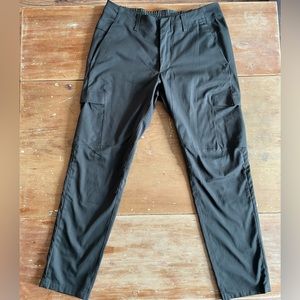 Lululemon Tech Cargo Pants Size 33x30.5 Dark Green